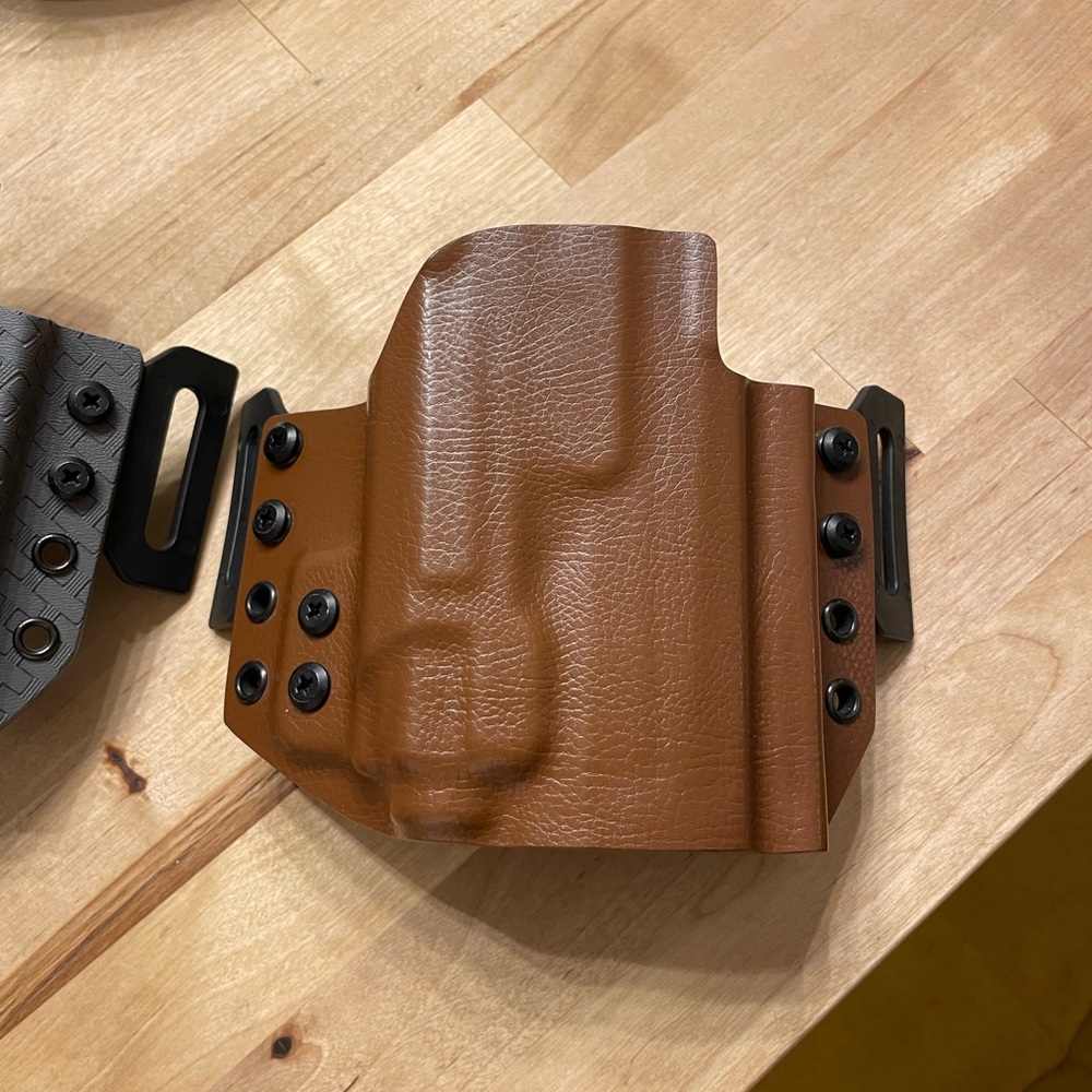 SIG Sauer 320 OWB (outside the waistband) Light-Bearing Conceal Carry Holster